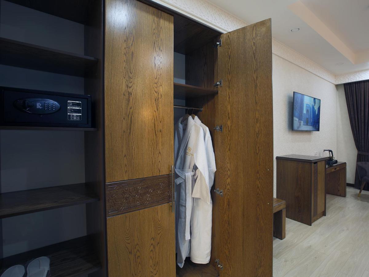 בוקורו Paradise Plaza Luxury Hotel מראה חיצוני תמונה