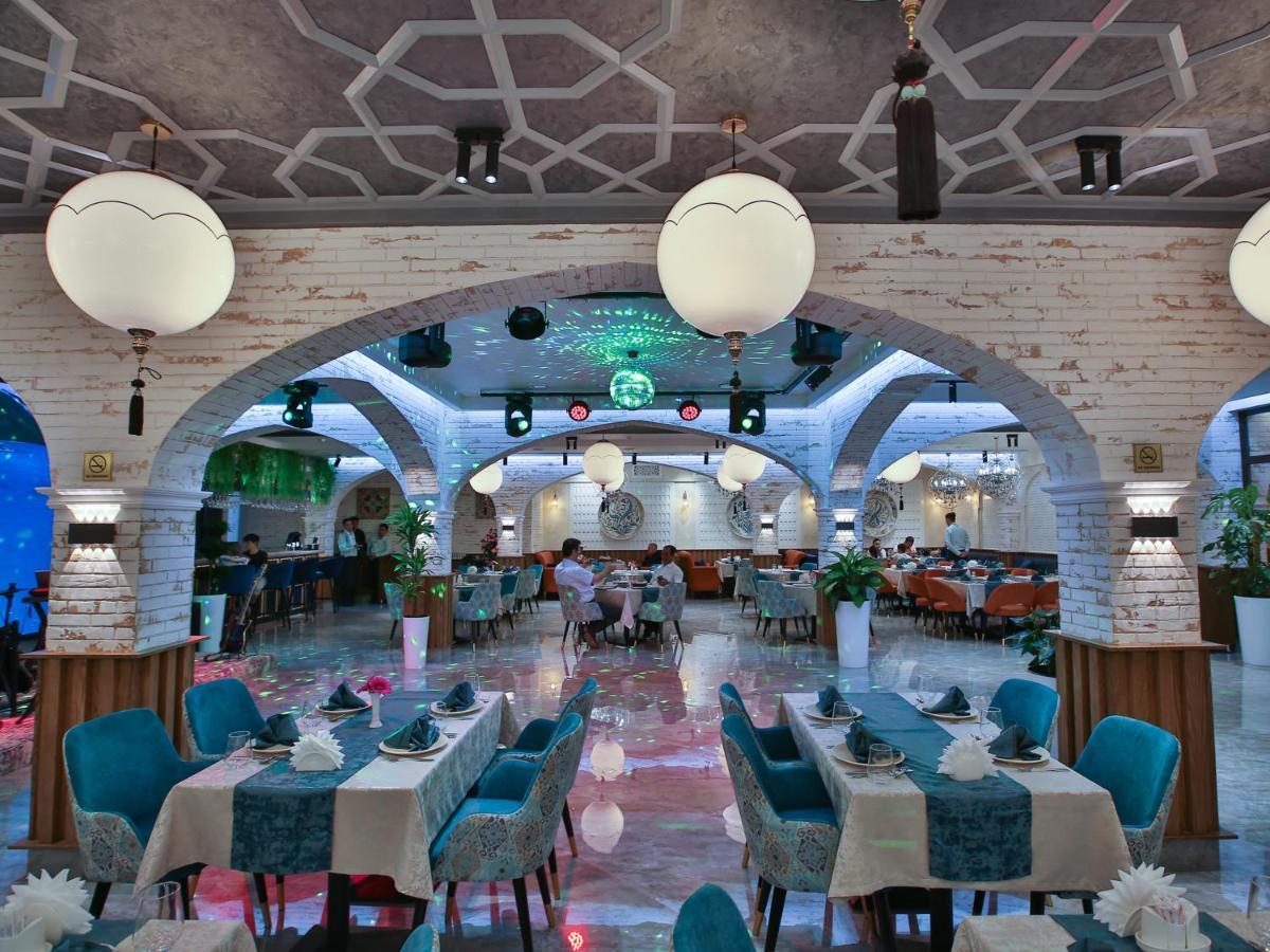 בוקורו Paradise Plaza Luxury Hotel מראה חיצוני תמונה