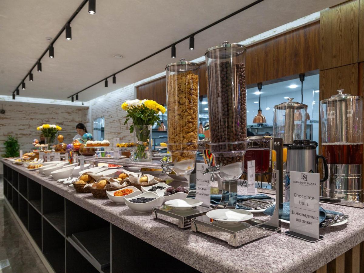 בוקורו Paradise Plaza Luxury Hotel מראה חיצוני תמונה
